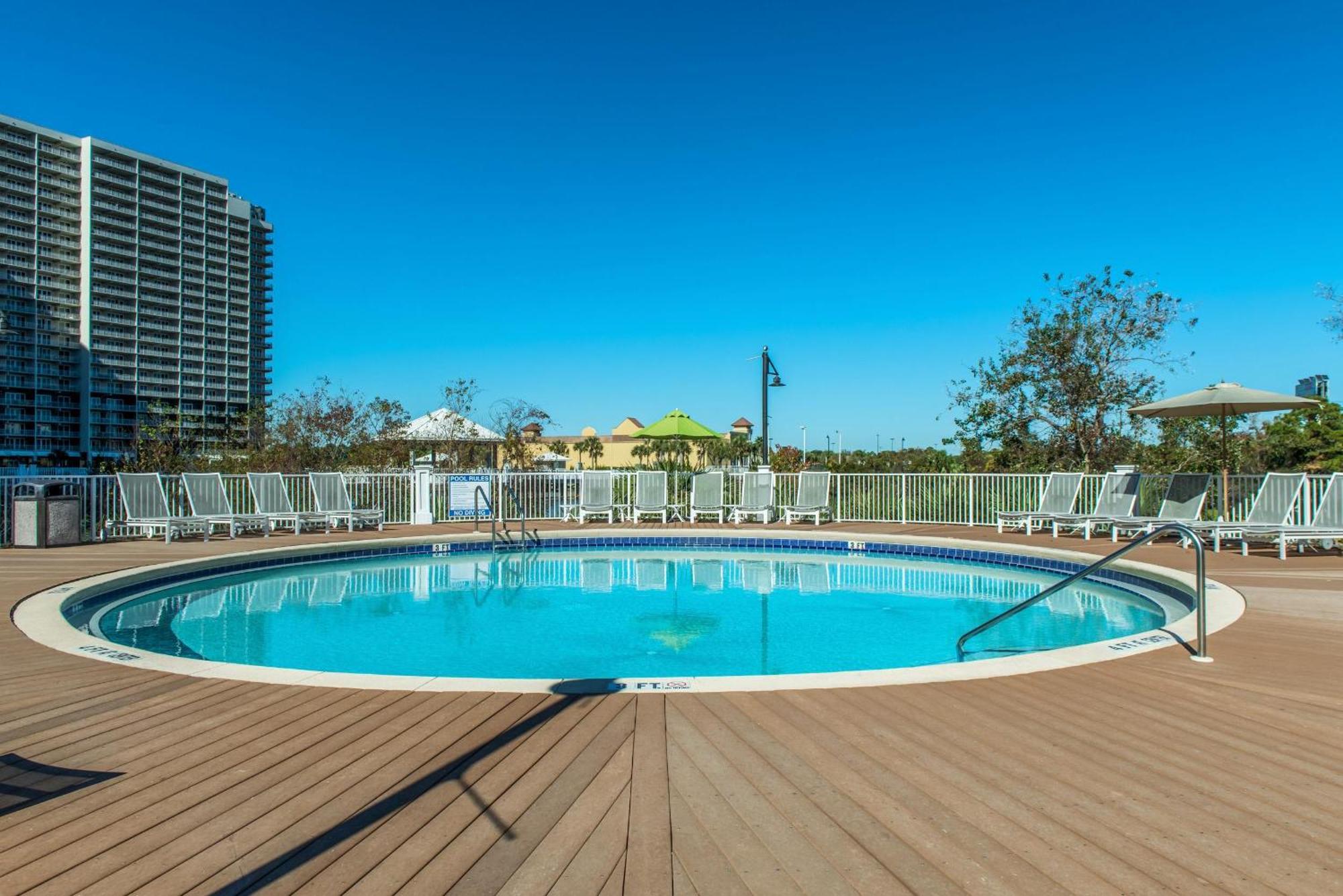 Laketown Wharf 1626 Holiday home *